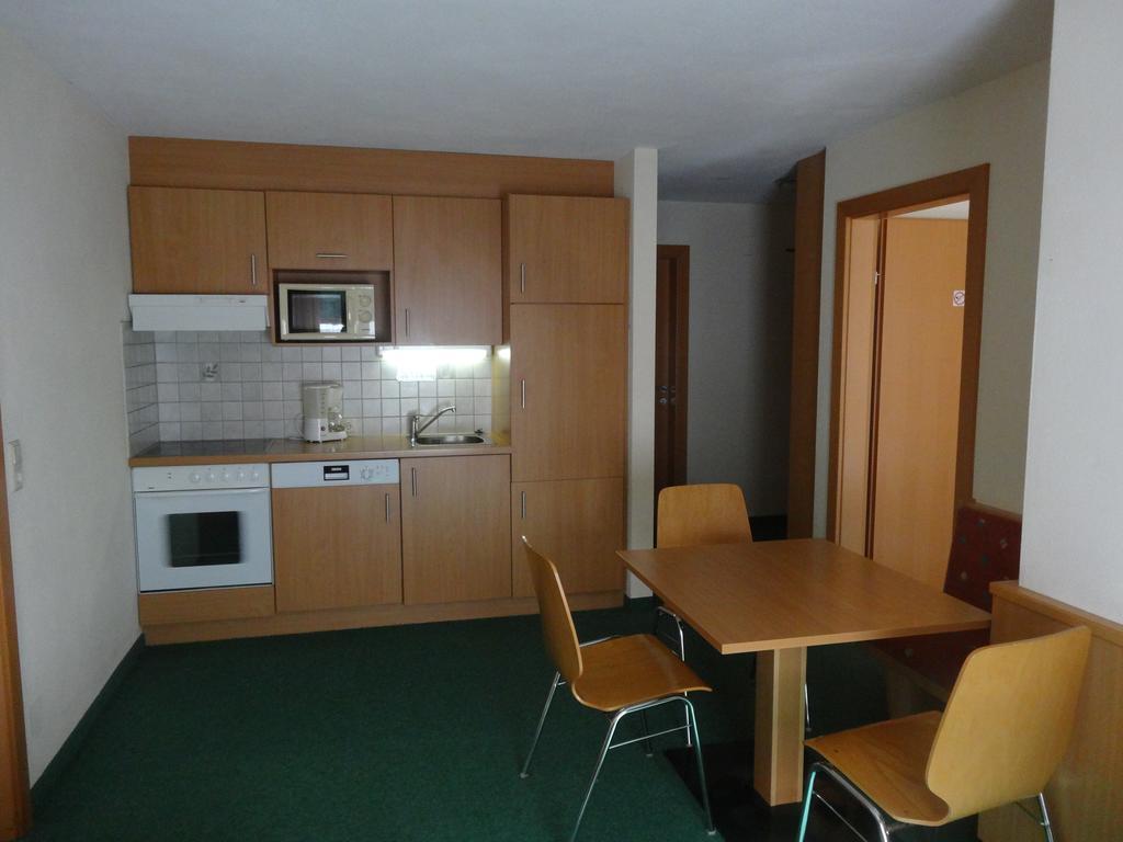 Koeflerhof Appartements Sankt Leonhard im Pitztal Szoba fotó